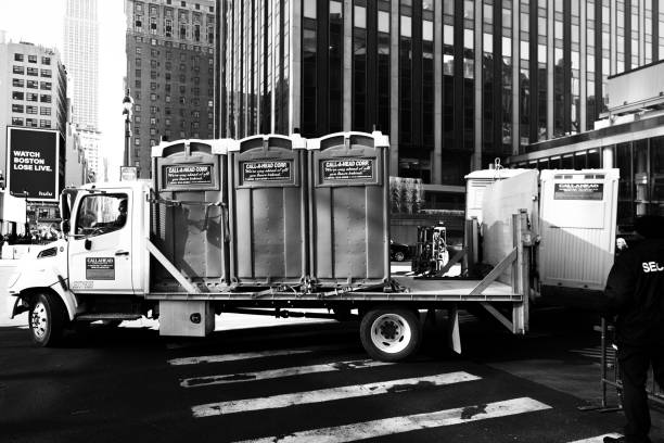 Best Construction site porta potty rental  in Petersburg, IL